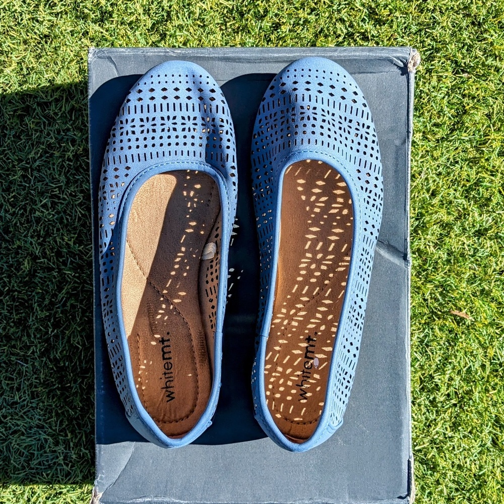 White Mt. Santina Blue Sz 6M Womens Rubber Sole Flats Geometric Round Toe Shoes - Picture 2 of 5